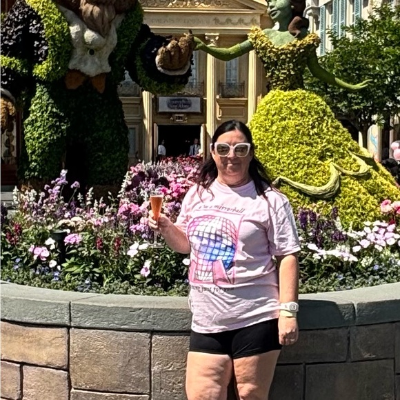 Meet your Posher, Traci - Picture 4 of 4